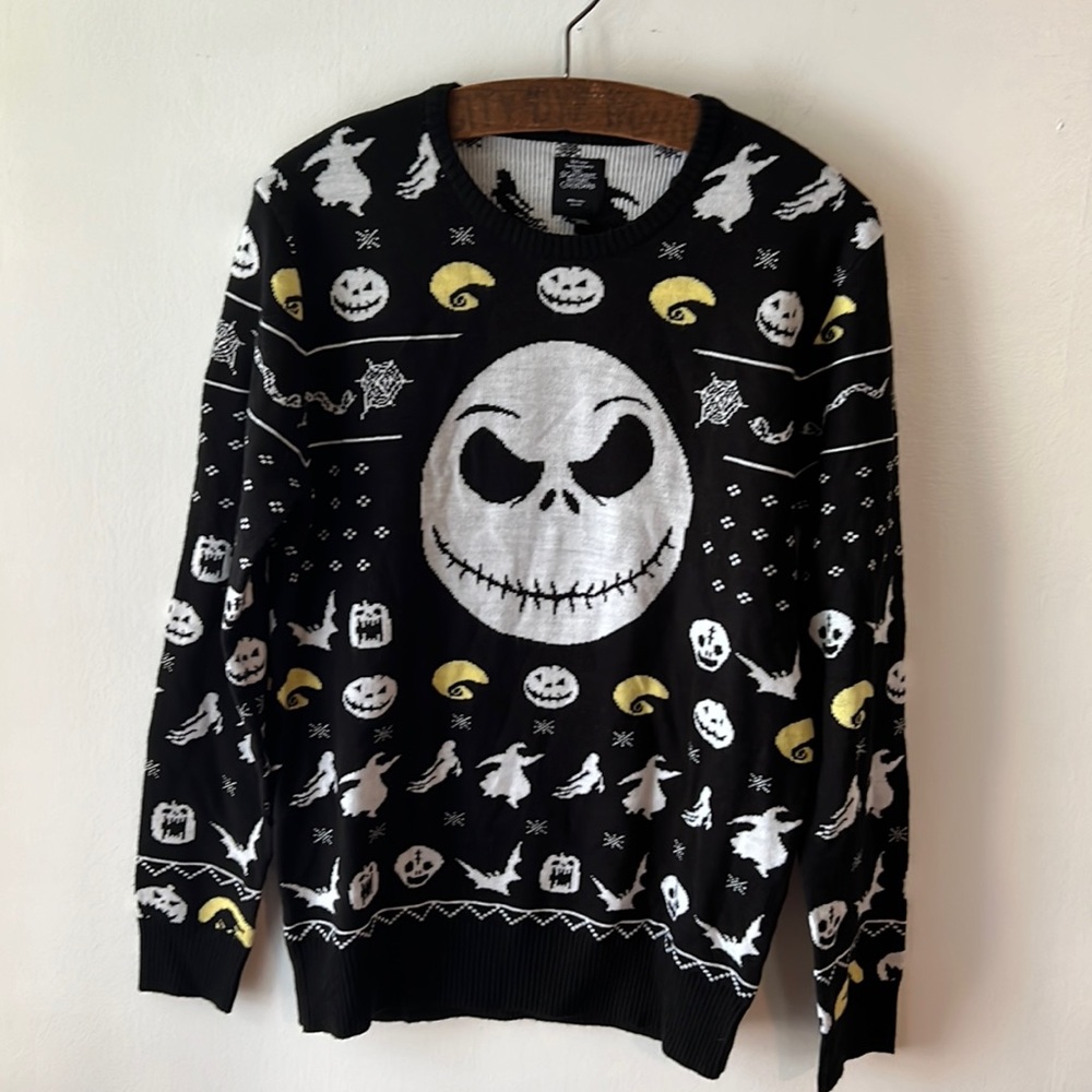 Hot Topic Disney The Nightmare Before Christmas Sweater.  Size Medium.